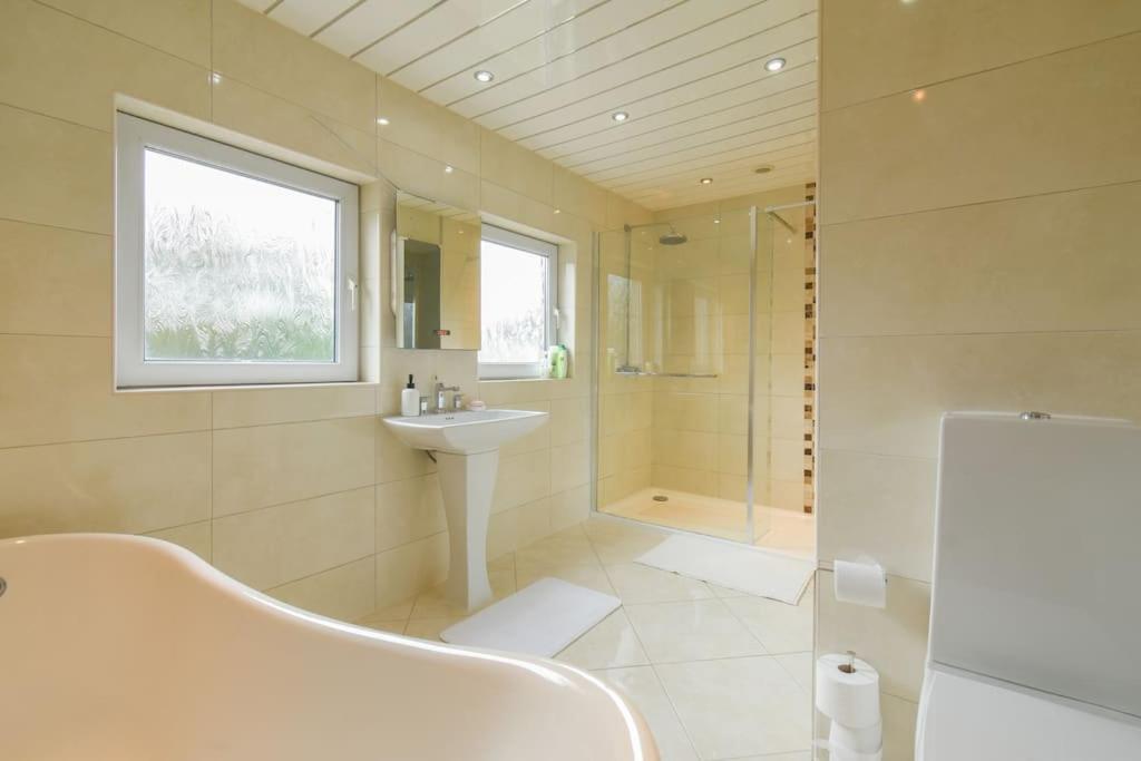 Great Harwood Luxurious & Tranquil Riverside Getaway מראה חיצוני תמונה