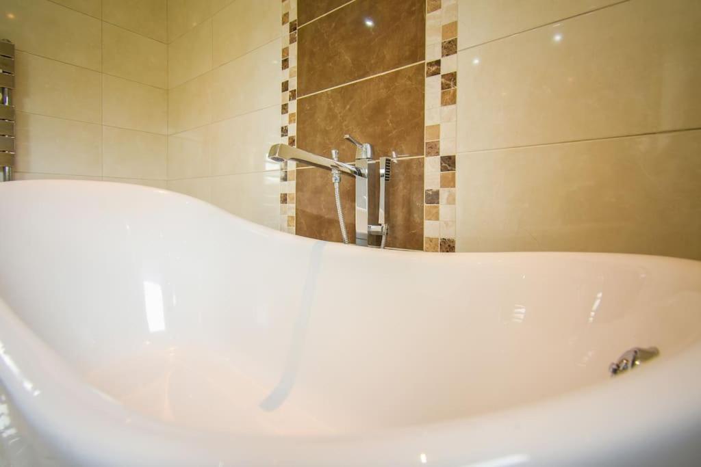 Great Harwood Luxurious & Tranquil Riverside Getaway מראה חיצוני תמונה